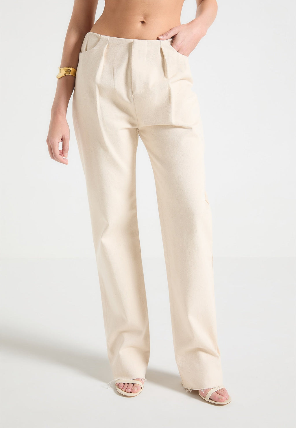 Pleated Boyfriend Jeans - Cream